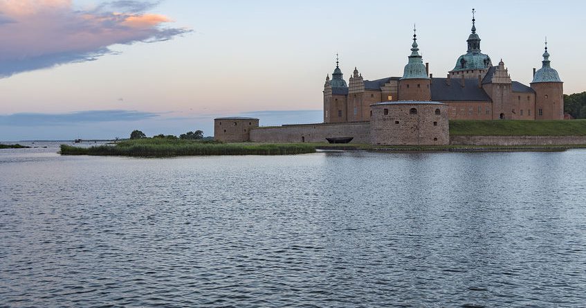 Kalmar Schloss bei Sonnenaufgang in der Region Smaland von Schweden.