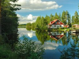 Angeln, Schwimmen, Wandern: Aktivurlaub im gemütlichen Ferienhaus am schwedischen See