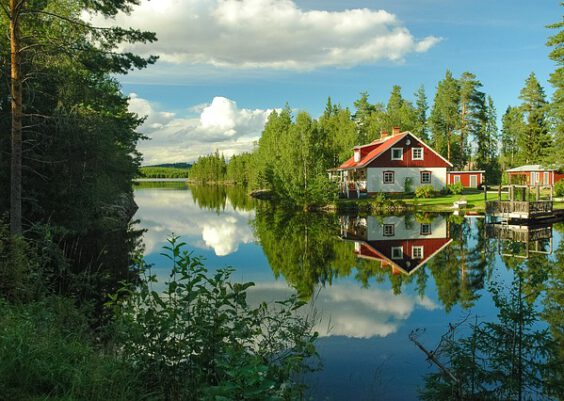 Angeln, Schwimmen, Wandern: Aktivurlaub im gemütlichen Ferienhaus am schwedischen See