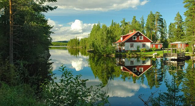 Angeln, Schwimmen, Wandern: Aktivurlaub im gemütlichen Ferienhaus am schwedischen See